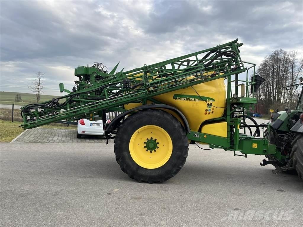 John Deere 840 TF 牽引型スプレイヤー