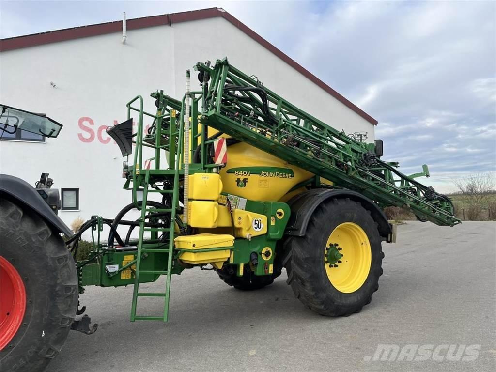 John Deere 840 TF 牽引型スプレイヤー
