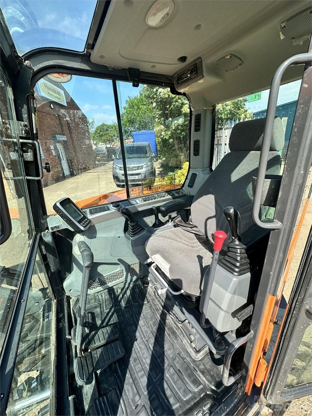 Doosan DX 63-3 ミニ油圧ショベル 7t以下（ミニユンボ・ミニディガー）