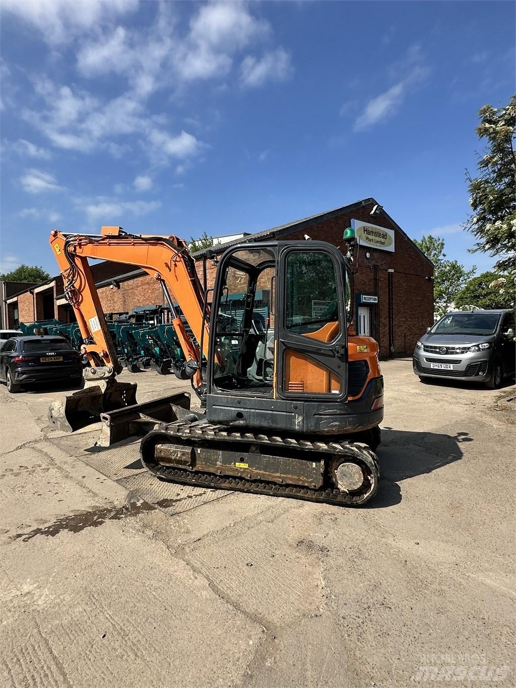Doosan DX 63-3 ミニ油圧ショベル 7t以下（ミニユンボ・ミニディガー）