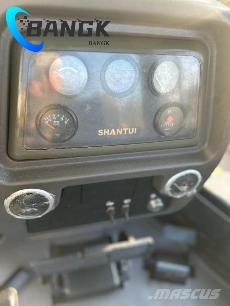 Shantui SD 16 ブルドーザー