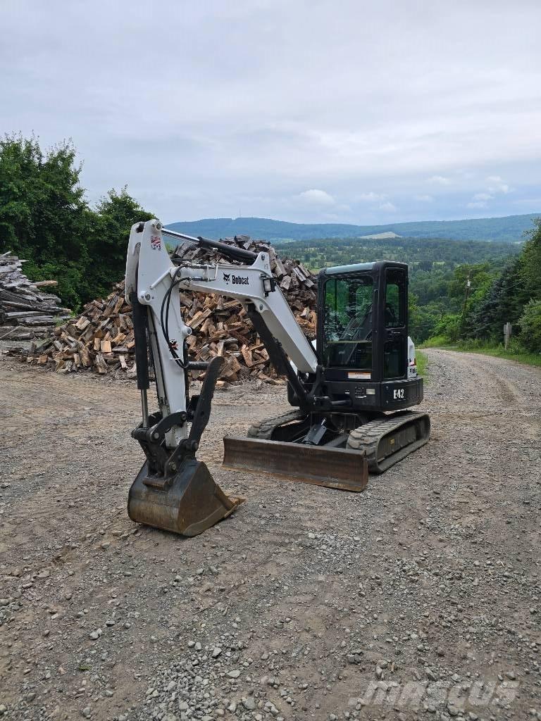 Bobcat E42 ミニ油圧ショベル 7t以下（ミニユンボ・ミニディガー）