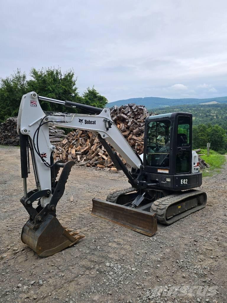Bobcat E42 ミニ油圧ショベル 7t以下（ミニユンボ・ミニディガー）