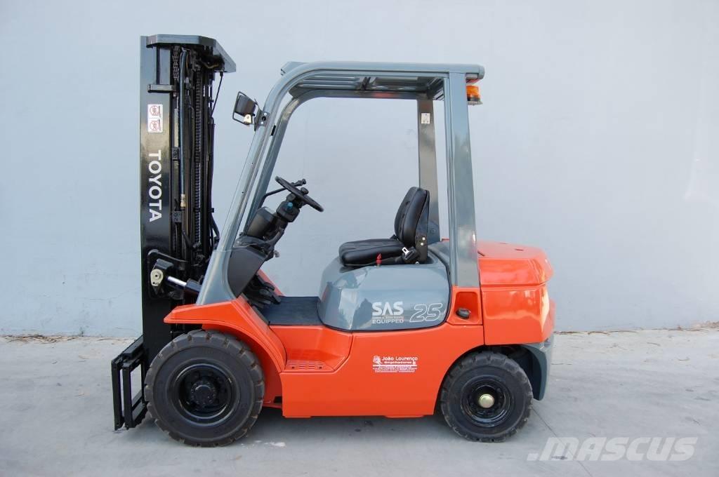 Toyota 7 FD 25 ディーゼル・軽油