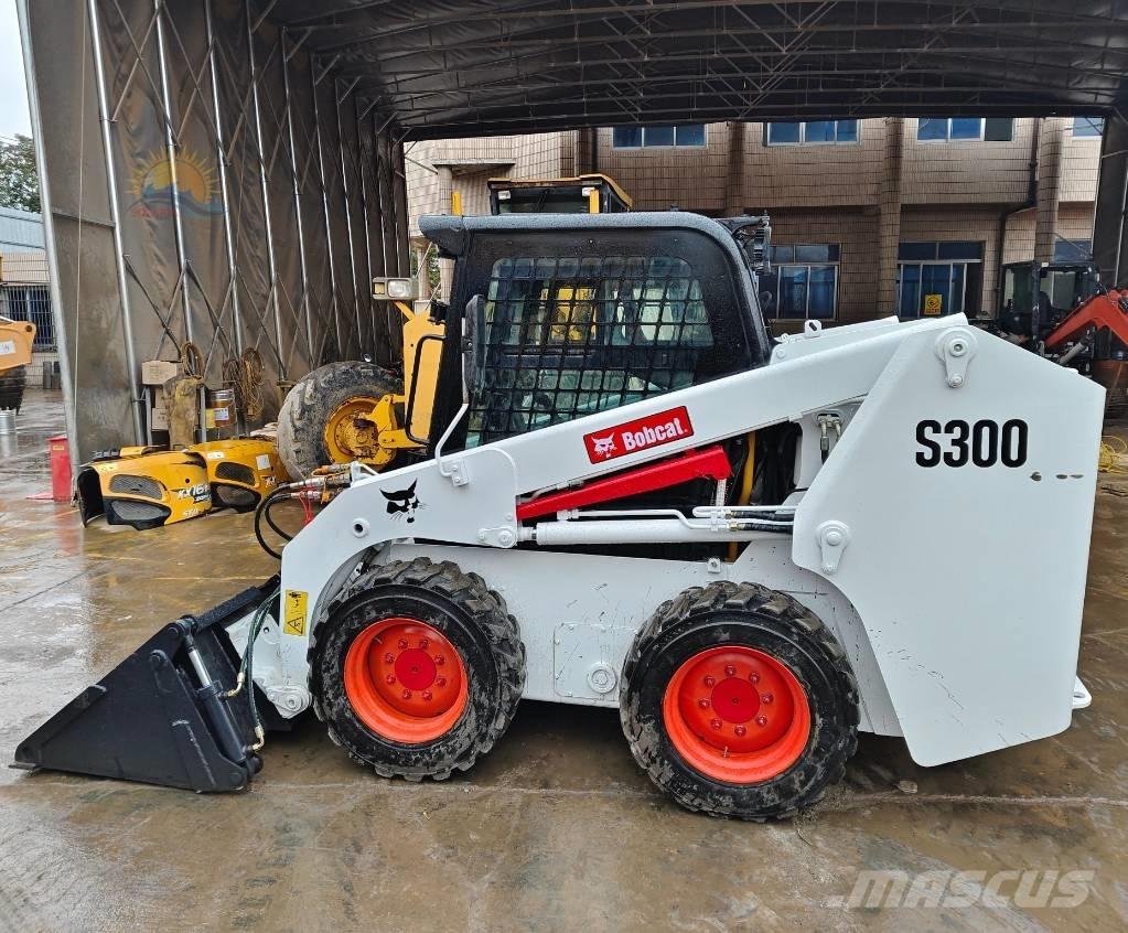Bobcat S 300 スキッドステアローダー