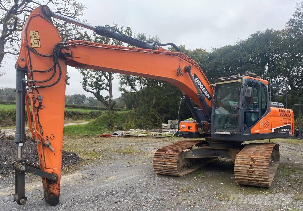 Doosan DX 225 LC 大型油圧ショベル12t以上（パワーショベル・ユンボ）
