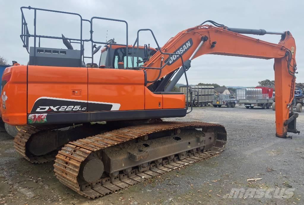 Doosan DX 225 LC 大型油圧ショベル12t以上（パワーショベル・ユンボ）