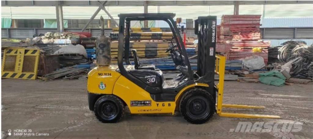 Komatsu FD 30 T-14 ディーゼル・軽油