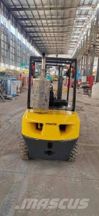 Komatsu FD 30 T-14 ディーゼル・軽油