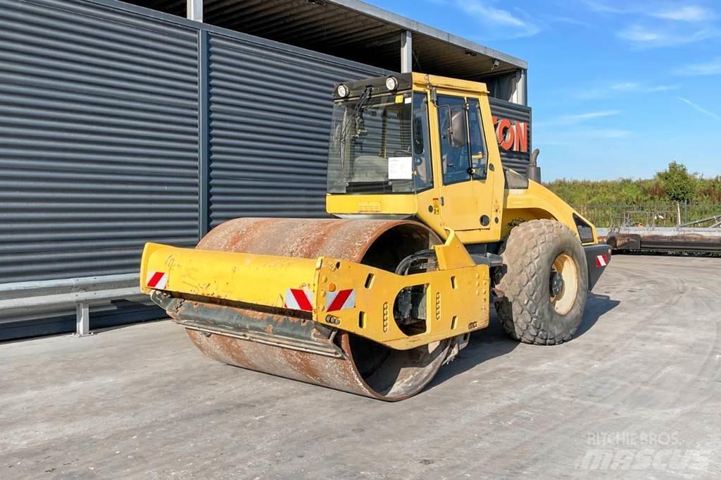 Bomag BW 213 DH-4 振動ローラ