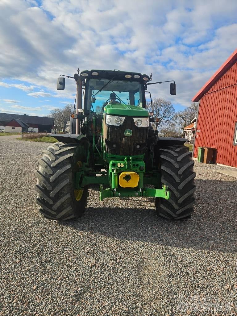 John Deere 6210 R トラクター