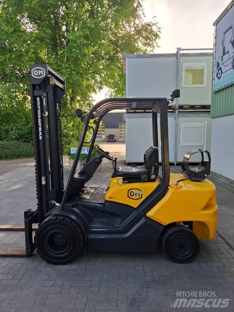 OM XG30 Heftruck LPGフォークリフト