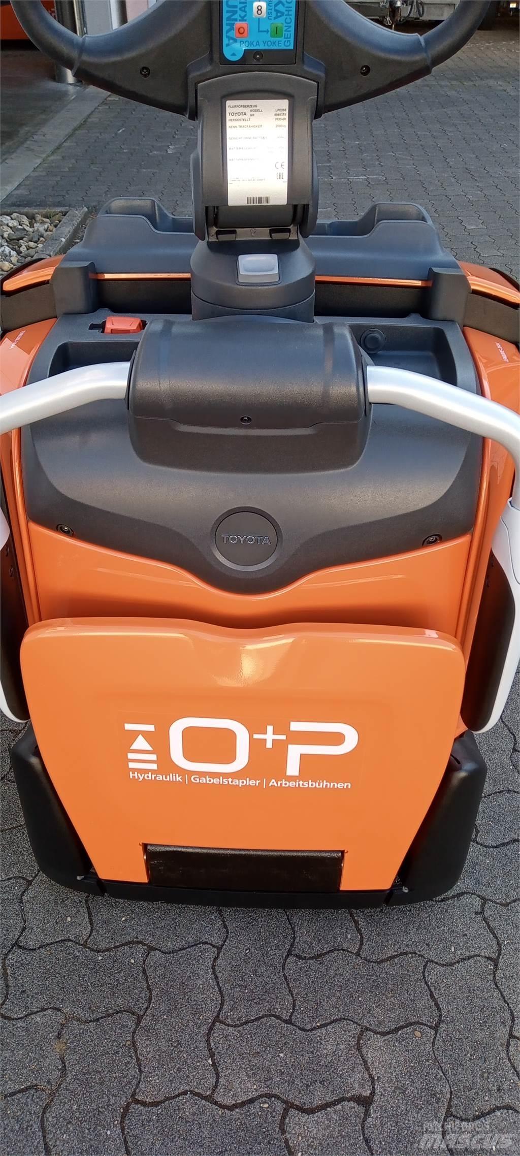 Toyota LPE200 ローリフト