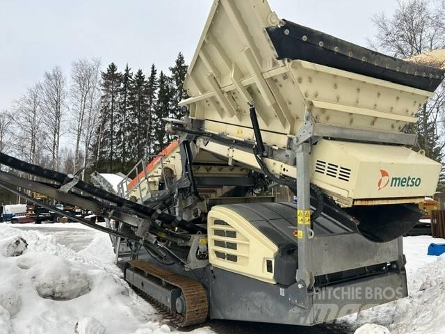 Metso ST 2.8 自走式スクリーン