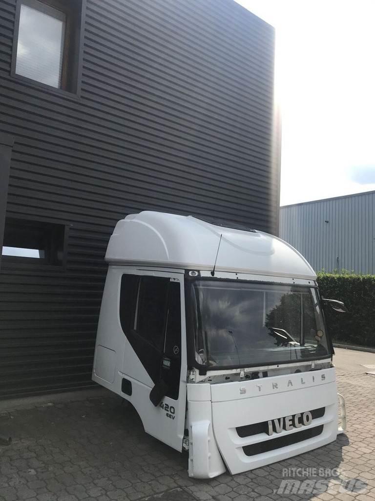 Iveco Stralis AT キャビン及び内装