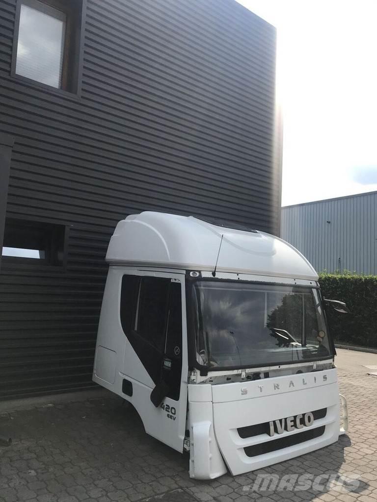 Iveco Stralis AT キャビン及び内装