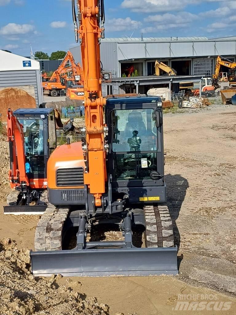 Doosan DX 85 R-3 中型油圧ショベル 7ｔ-12ｔ（ユンボ・パワーショベル・バックホー）