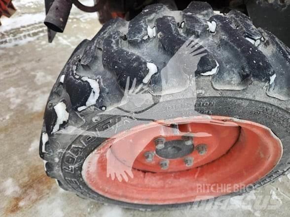 Kubota B26 バックホーローダー
