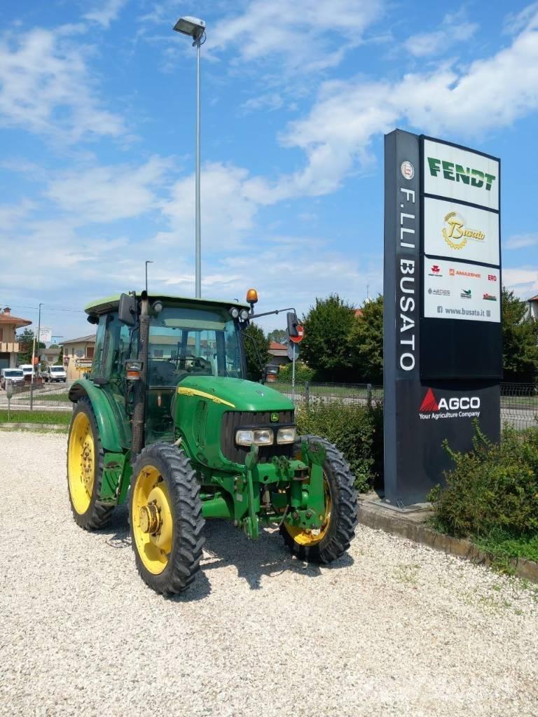 John Deere 5820 トラクター