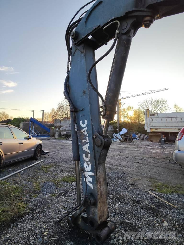 Mecalac 714MW ホイール式油圧ショベル（パワーショベル・ユンボ・バックホー）