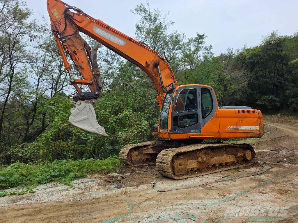 Doosan DX 220 LCA 大型油圧ショベル12t以上（パワーショベル・ユンボ）