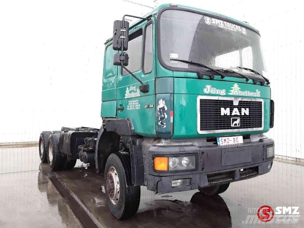 MAN 27.403 6x6 キャブ付きシャーシ