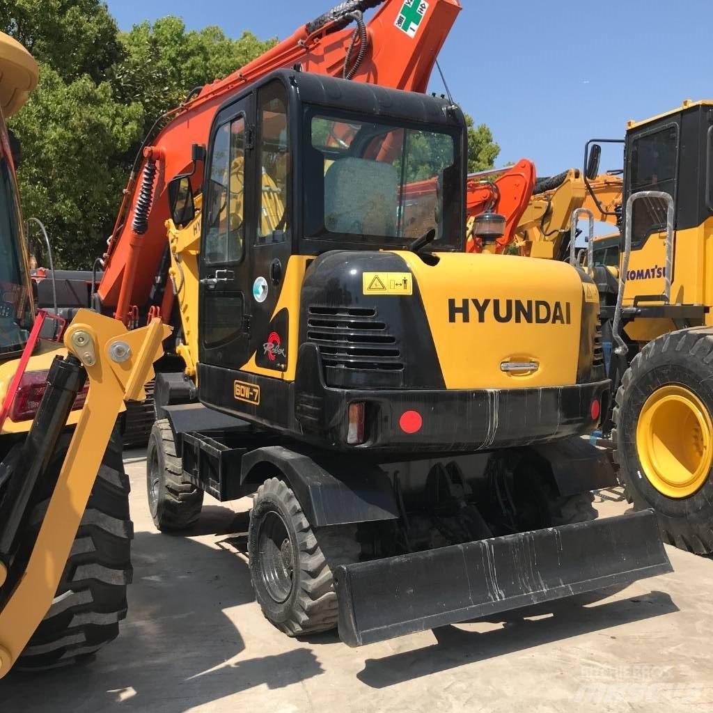 Hyundai 60 W ホイール式油圧ショベル（パワーショベル・ユンボ・バックホー）