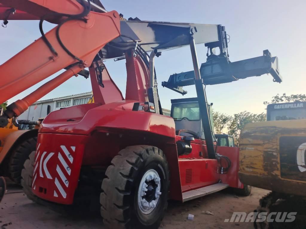 Kalmar DRF 450 リーチスタッカー
