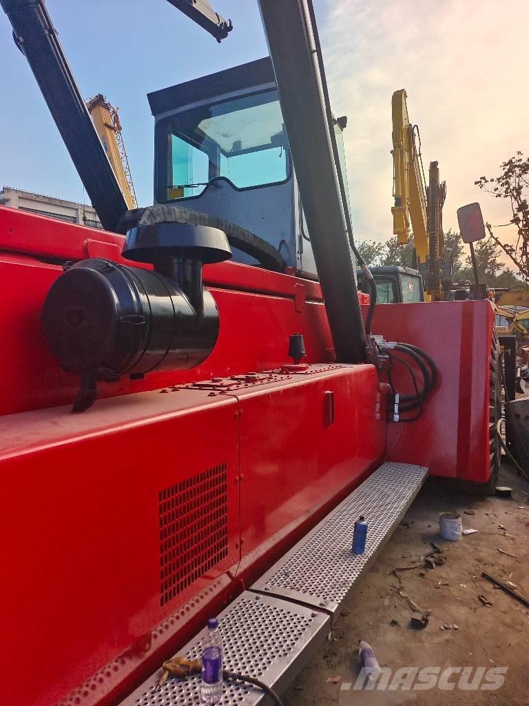 Kalmar DRF 450 リーチスタッカー