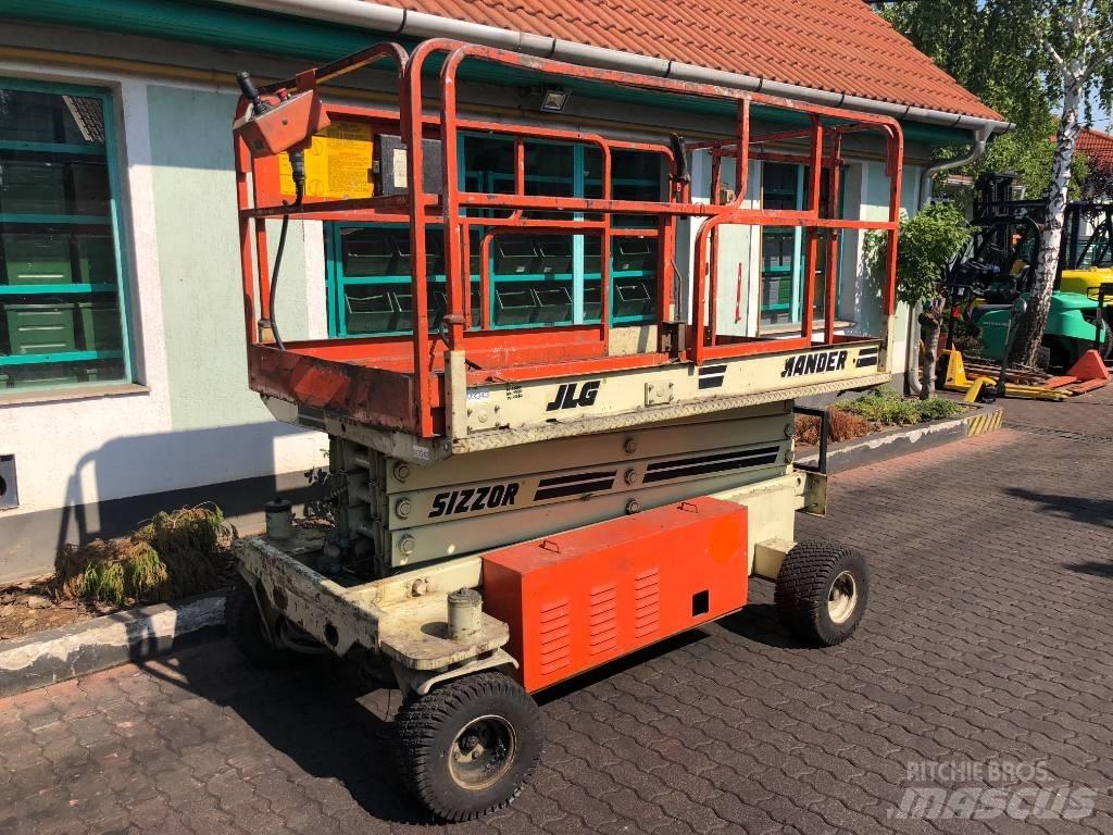 JLG CM2558    V-3343 垂直昇降型リフト