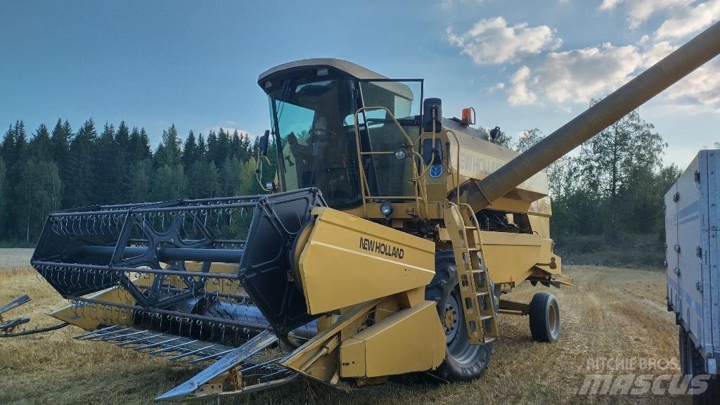 New Holland TC 54 コンバイン