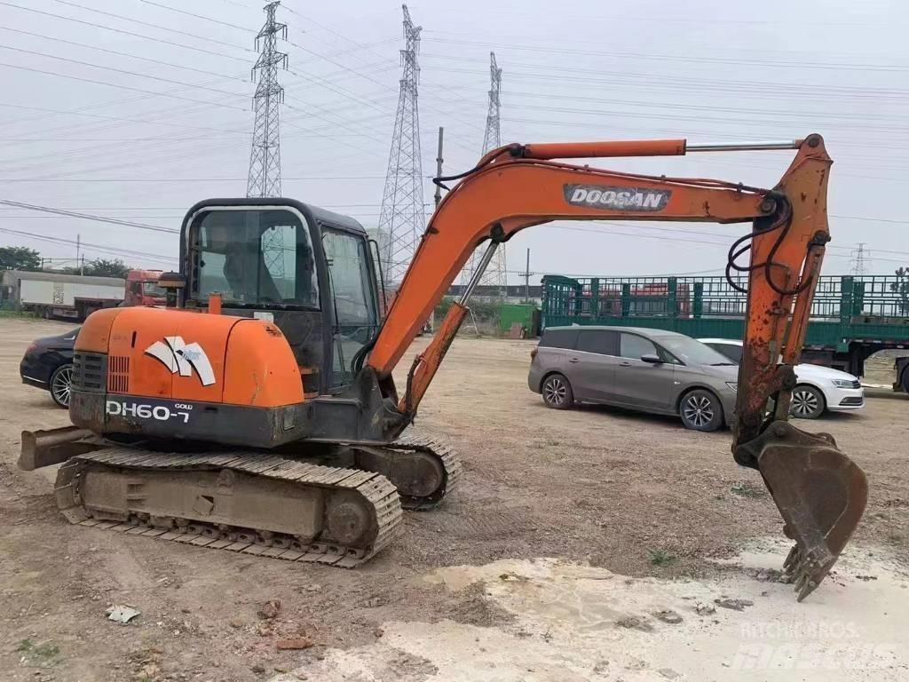 Doosan DH 60 ミニ油圧ショベル 7t以下（ミニユンボ・ミニディガー）