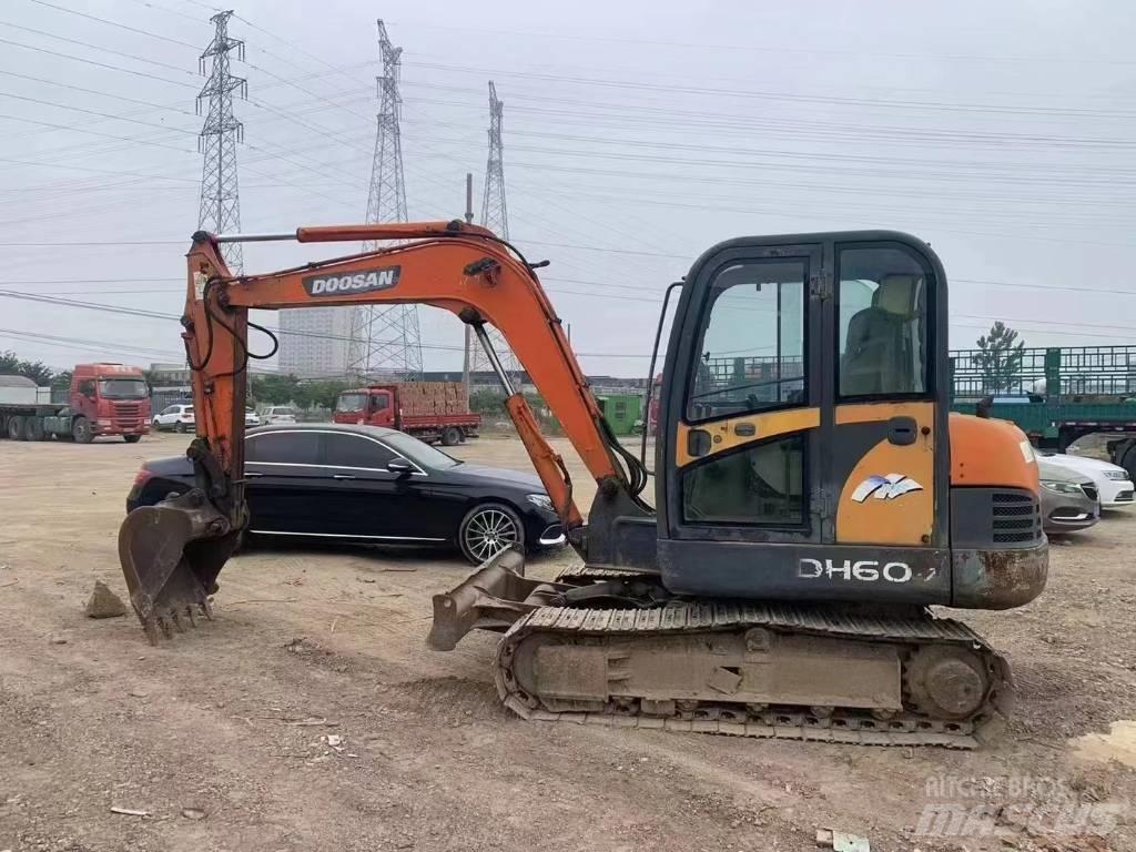 Doosan DH 60 ミニ油圧ショベル 7t以下（ミニユンボ・ミニディガー）