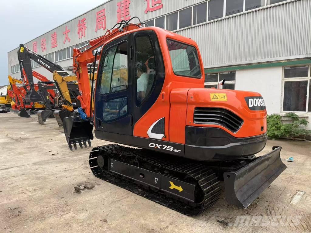 Doosan DX 75 大型油圧ショベル12t以上（パワーショベル・ユンボ）