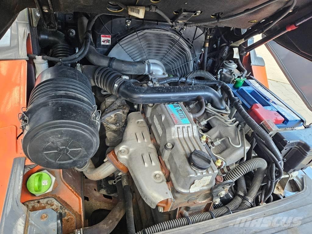 Toyota 8FDF25 ディーゼル・軽油