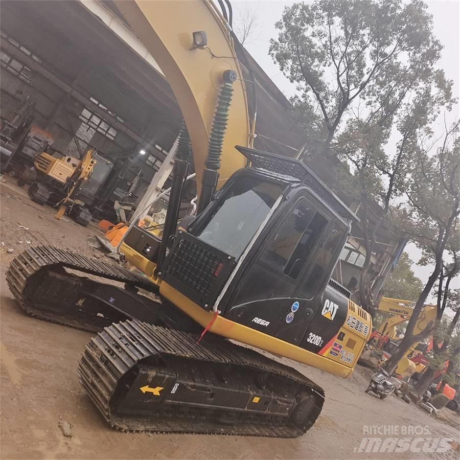 CAT 320 D L 大型油圧ショベル12t以上（パワーショベル・ユンボ）