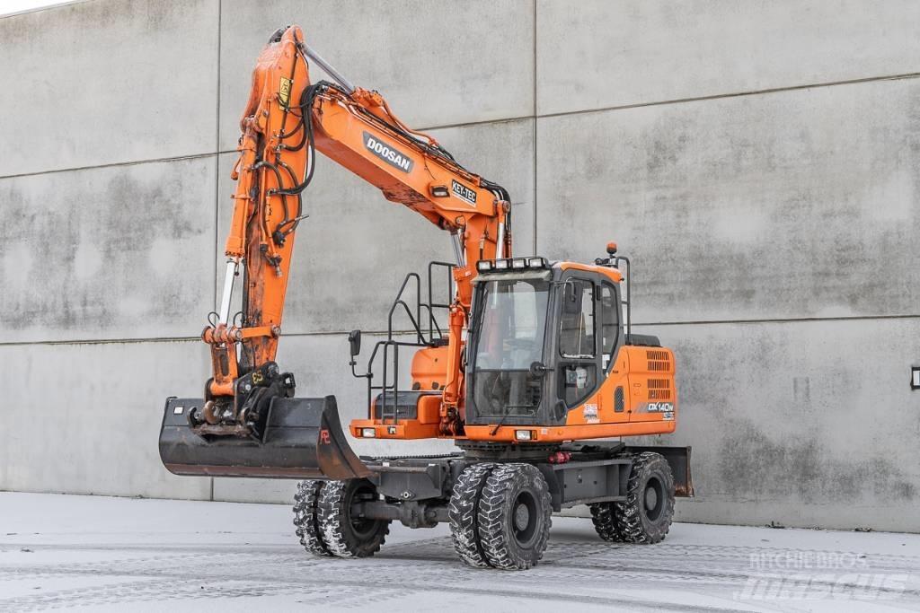 Doosan DX 140 W-3 ホイール式油圧ショベル（パワーショベル・ユンボ・バックホー）