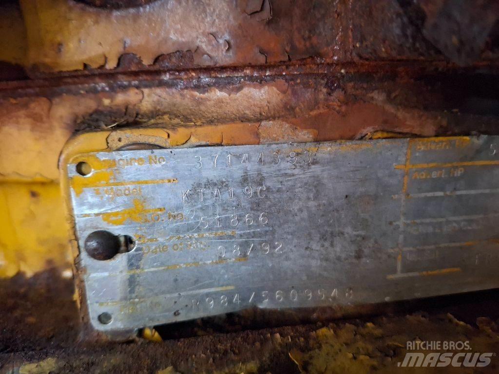Cummins KTA19C エンジン