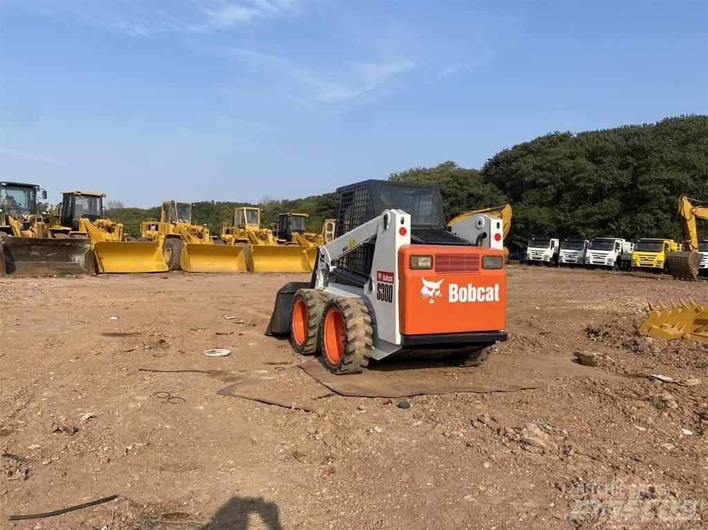 Bobcat S 300 スキッドステアローダー