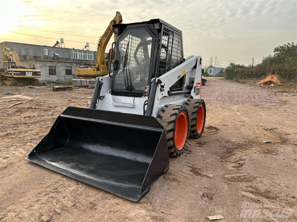 Bobcat S 300 スキッドステアローダー