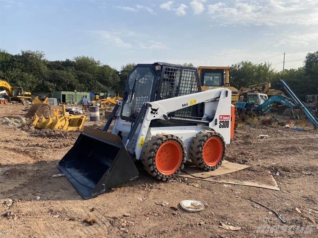 Bobcat S 300 スキッドステアローダー