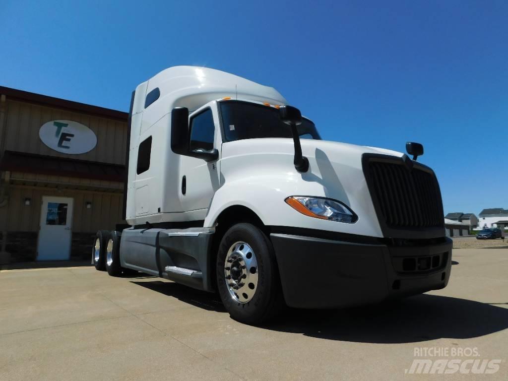International LT 625 中古トラクターヘッド | トレーラーヘッド