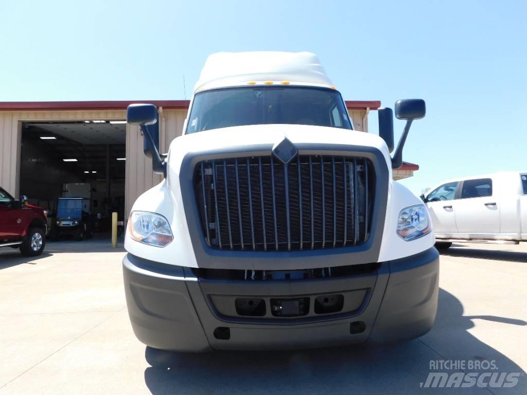 International LT 625 中古トラクターヘッド | トレーラーヘッド