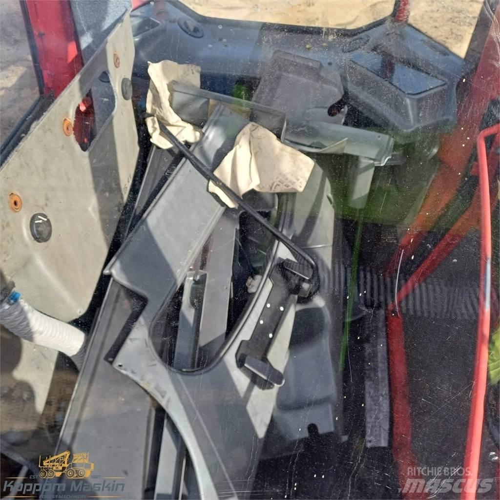 Valmet 941 キャビン及び内装