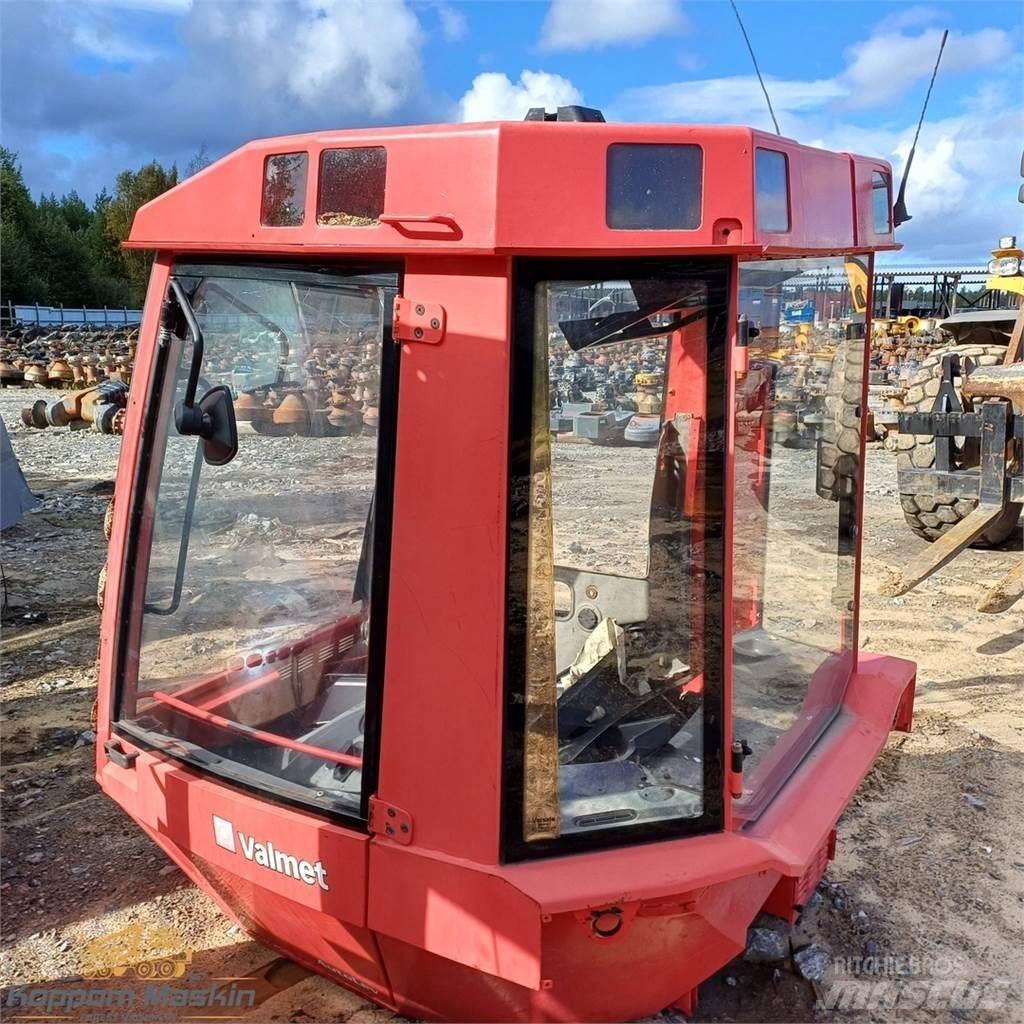 Valmet 941 キャビン及び内装