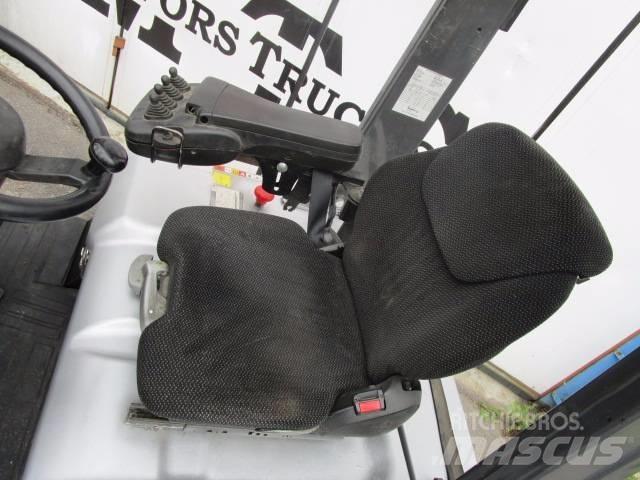 Nissan (Atlet) TX 15 バッテリーフォークリフト