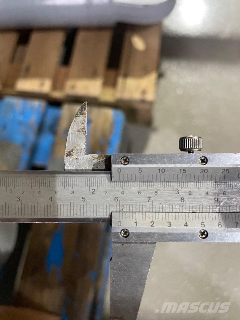 Menzi Muck Cilinders 油圧機