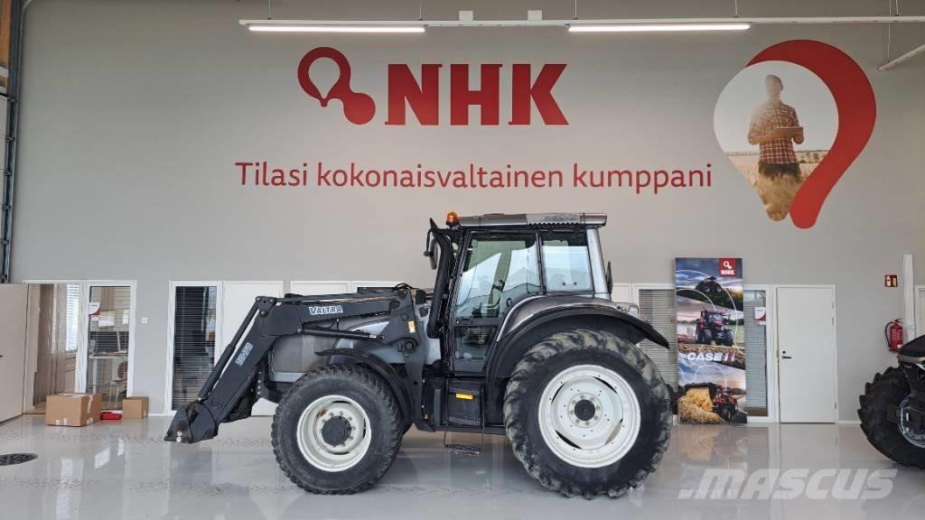 Valtra M 130 トラクター