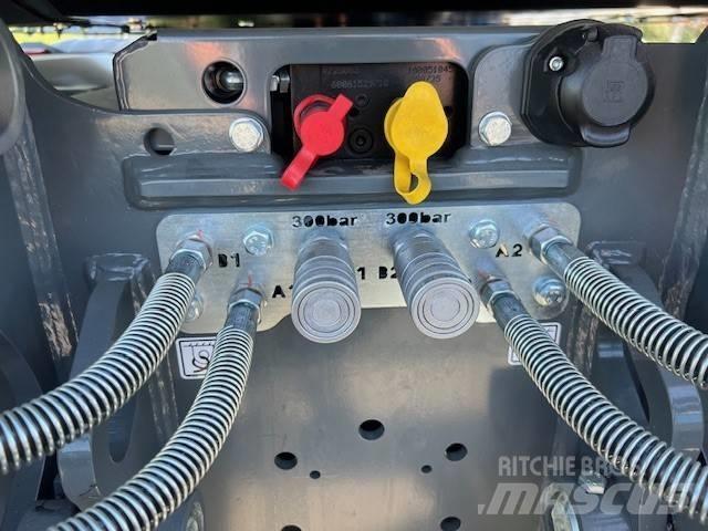 Wacker Neuson EW 100 ホイール式油圧ショベル（パワーショベル・ユンボ・バックホー）