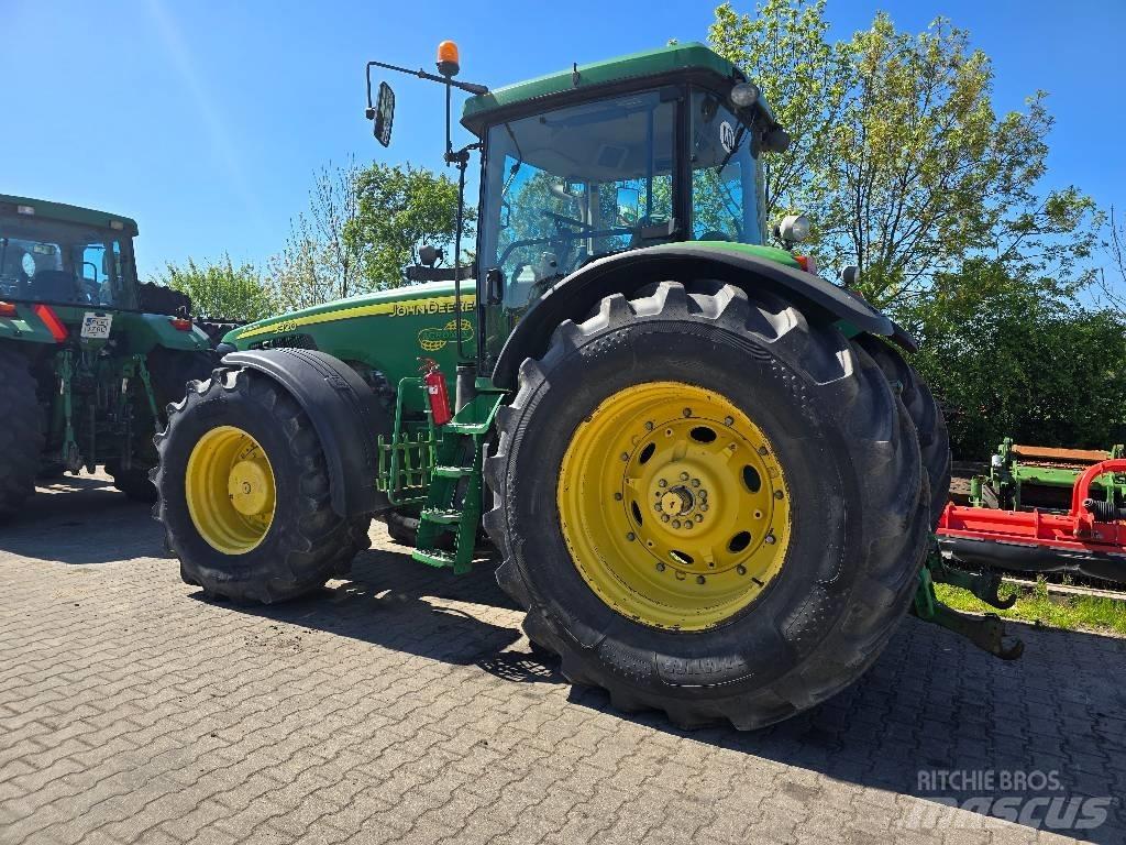 John Deere 8320 トラクター